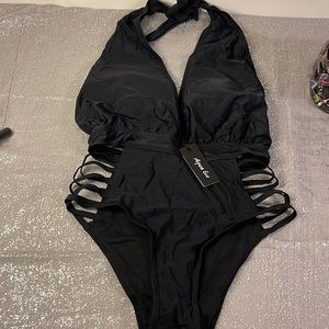 Aqua Eve One Piece Swimsuit Women’s Size Large Black Color.